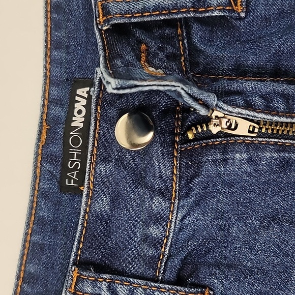 Fashion Nova Ladies Going Out Your Way Distressed  Denim Shorts Dark Wash SZ (S) - Picture 4 of 8